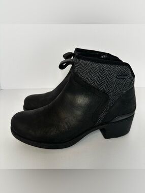 Merrell Boots Chateau II Black Leather Waterproof Ankle Bootie Womens Size 7.5